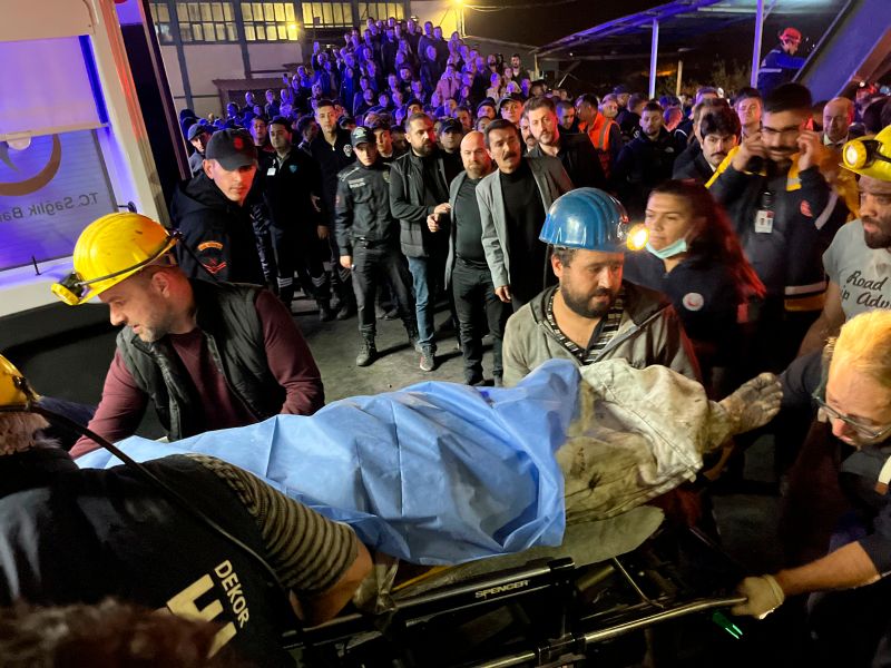 ▲土耳其一處礦坑14日晚間發生爆炸意外，釀成嚴重死傷。（圖／美聯社／達志影像）