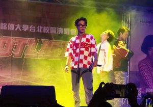 ▲小孩退團後登台,依舊賣力熱舞。(圖/記者江芷稜攝,2022.10.14) ▲小孩退團後登台,依舊賣力熱舞。(圖/記者江芷稜攝,2022.10.14)