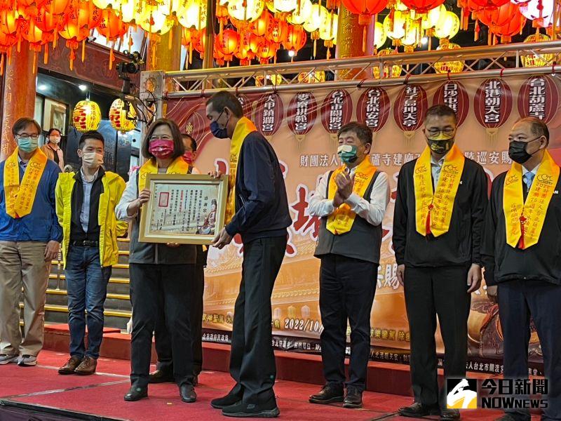 ▲蔡英文與陳時中等人出席台北葫蘆寺「水陸除瘟巡安起駕大典」。（圖／記者黃宣尹攝，2022.10.15）