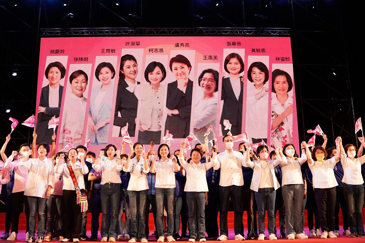 ▲國民黨10名女性縣市長參選人，在台中合體造勢。（圖／盧秀燕競總提供，2022.10.14）