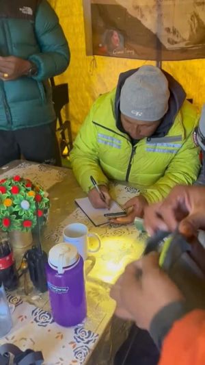 ▲▼不受官司影響，29歲曾格爾月初創下13小時無氧速攀世界第8高峰馬納斯魯峰的世界紀錄，獲得尼泊爾官方認證。（圖／翻攝自曾格爾 Grace Tseng臉書）