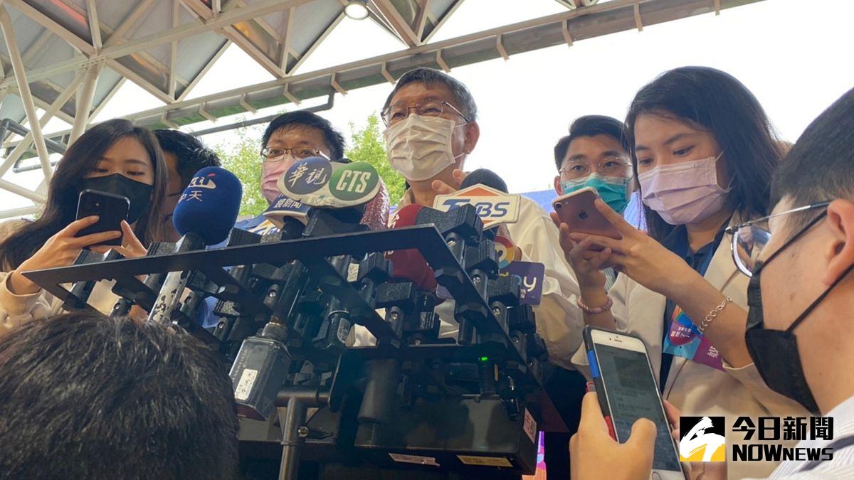 ▲台北市長柯文哲15日接受媒體訪問時，表示在德明科大發出新聞稿的當天，就和蔡壁如談到是否要請辭一事。（圖／記者丁上程攝，2022.10.15）