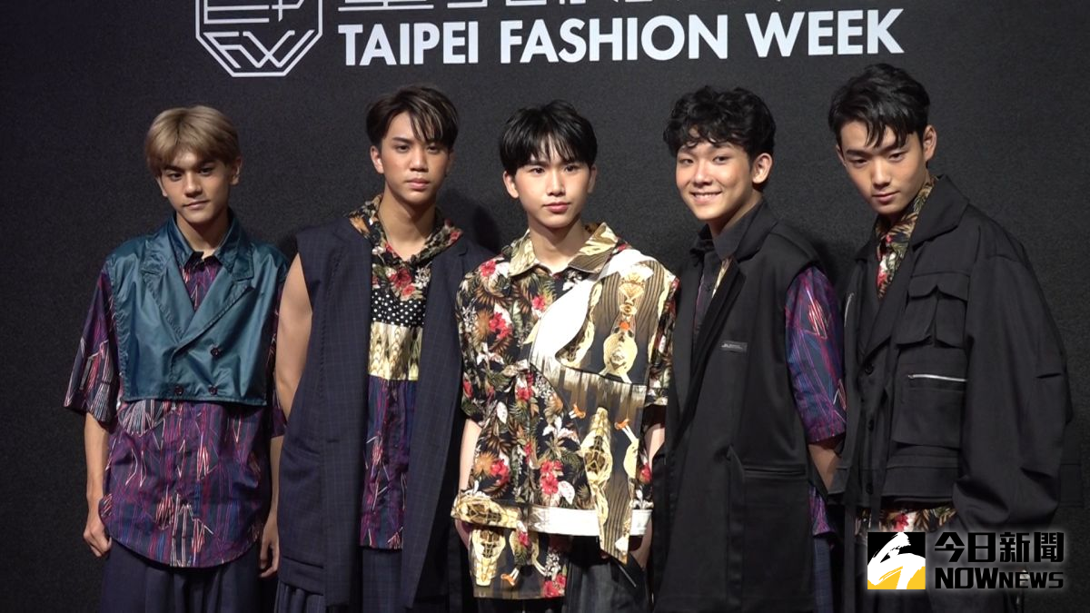 ▲「AcQUA源少年」盧佾暘（左起）、李秉諭、黃莑茗、林毓家、須弘道參加臺北時裝週。（圖／記者朱永強攝）