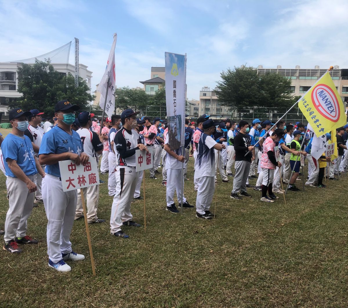 ▲台灣中油公司石化事業部舉辦石化盃慢速壘球賽，以提倡正當休閒娛樂，並增加石化同業的互動交流。(圖／記者黃守作攝，2022.10.15)