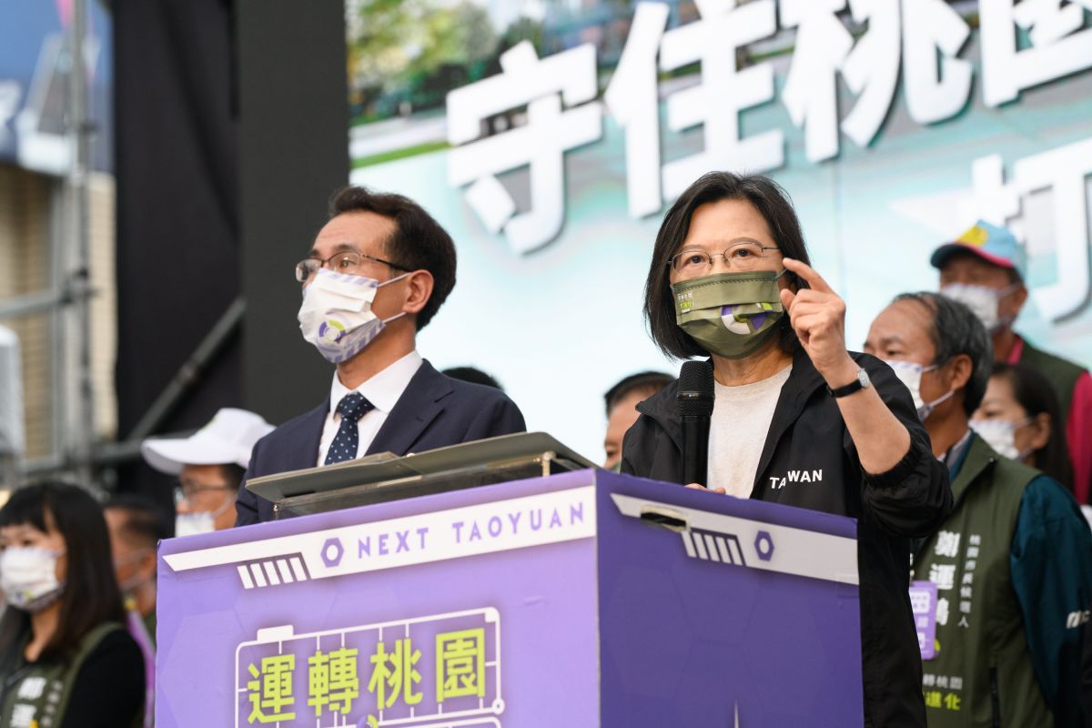 ▲蔡英文今日因應豪雨與中共二十大，取消所有輔選行程。（圖／民進黨提供）