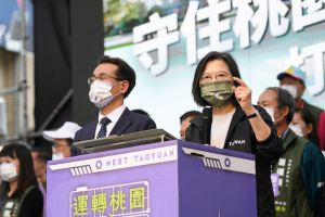 鄭運鵬南桃園競選總部今日成立,蔡英文特別到場站台,期盼鄭文燦五星級執政能順利交棒。 ▲鄭運鵬南桃園競選總部今日成立,蔡英文特別到場站台,期盼鄭文燦五星級執政能順利交棒。(圖/民進黨提供)