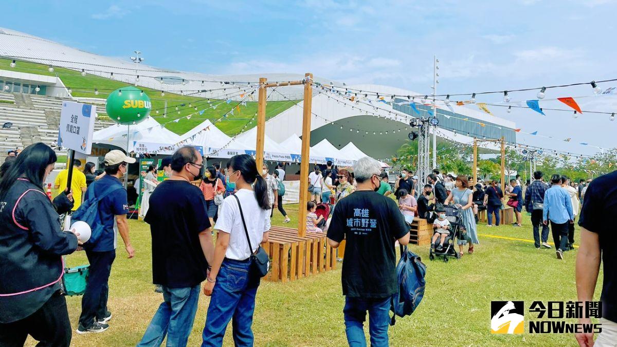 ▲「2022高雄城市野營」15、16日上午11點到晚上9點於衛武營戶外草地盛大登場。（圖／記者陳美嘉攝，2022.10.15）