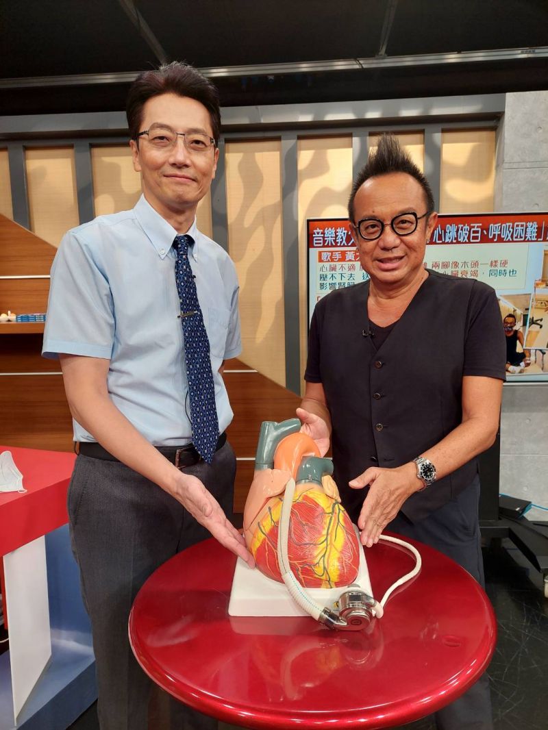 ▲黃大煒與帥御醫北醫骨科部主任吳家麟。（圖／年代提供）