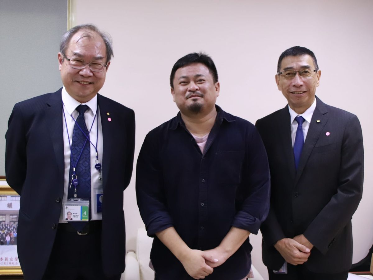 ▲洪申翰與華信航空高層會面，積極促成華信航空開航馬祖。（圖／翻攝自洪申翰臉書）