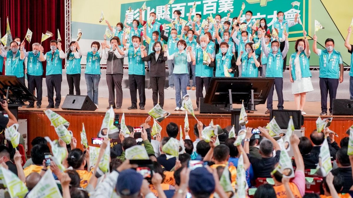 ▲黃秀芳今在對手王惠美的大本營鹿港鎮，成立「百工百業後援會」，總統蔡英文為其站台。（圖／黃秀芳競總提供，2022.10.15）