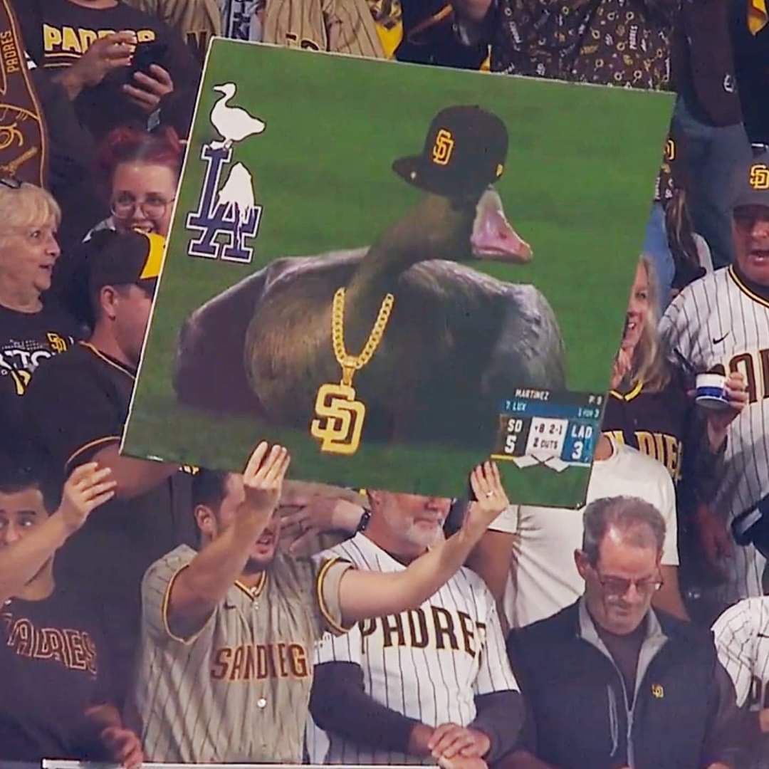 ▲「勝利鵝鵝」成教士隊吉祥物(圖片取自推特)