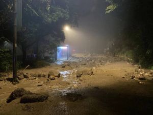 雨彈炸陽明山！尼莎挾豪雨　部分道路坍方、土石流畫面曝
