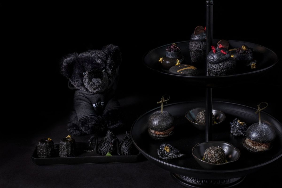 ▲網美們IG打卡點又+3！盤點3大特色午茶，讓你一拍馬上飆漲讚數、粉絲數。圖為闇黑風潮來襲台北W飯店「WOOTEI午茶」系列攜BLVCK展跨界食尚。（圖／W飯店提供）