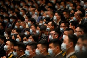 ▲中國新冠肺炎疫情仍延燒，在二十大會場中，不少參與者皆戴上口罩。（圖／美聯社／達志影像）