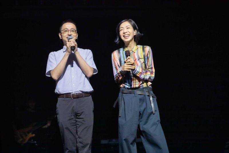 ▲羅一鈞（左）與天后萬芳在演唱會同台。（圖／愛之日常音樂節提供）