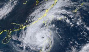 颱風為何會「增強又減弱」？3大原因最關鍵　碰到它命只剩半條

