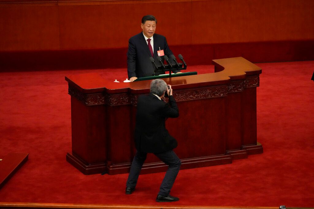 ▲習近平在二十大中的談話講述未來五年中國的發展，然而外媒認為對於經濟發展並無明確解套。（圖／美聯社／達志影像）