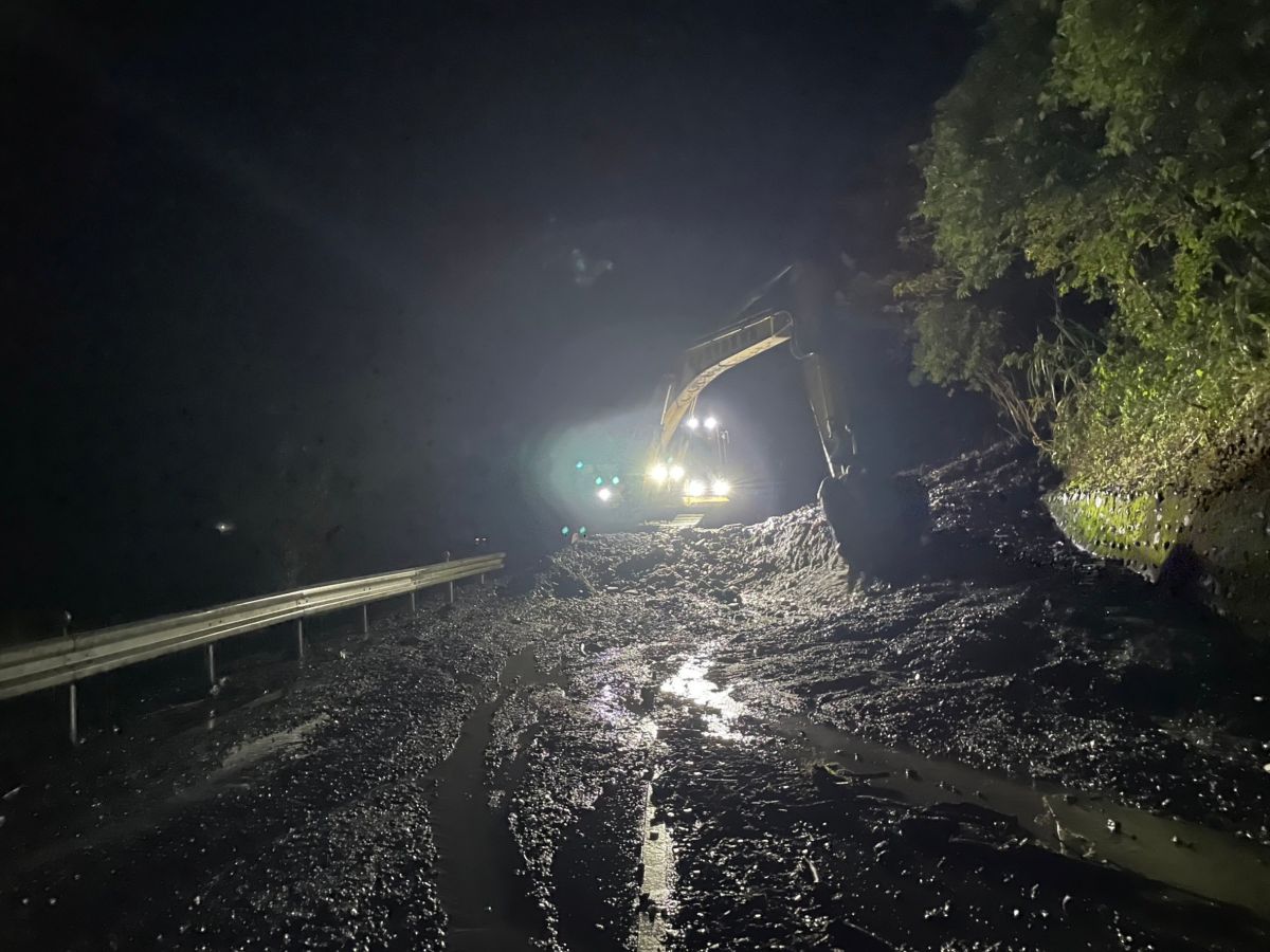 ▲交通部說明，宜蘭縣大同鄉土石流造成台7線多處道路坍方、車輛受困，受阻人員總計210人。（圖／交通部提供）