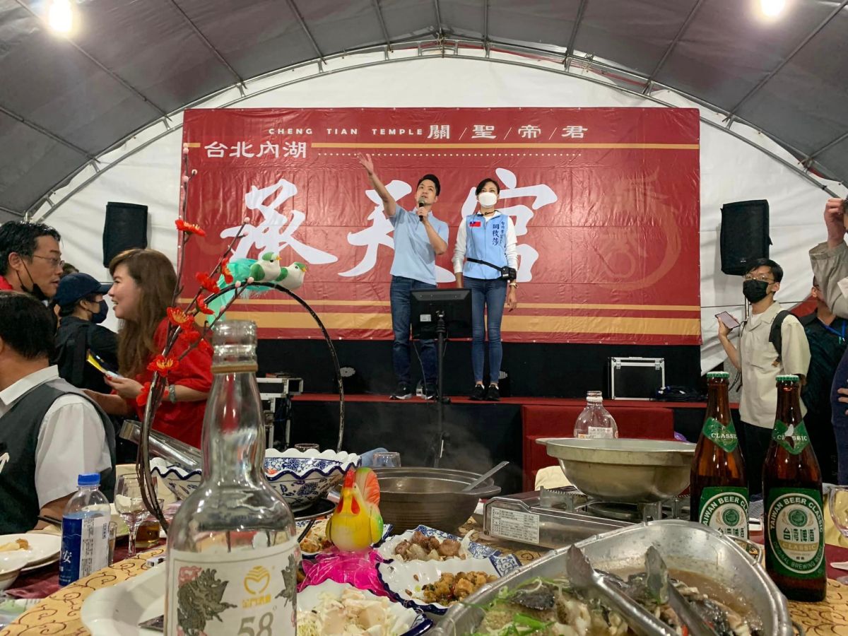 ▲颱風導致台北市豪雨成災，吳思瑤批評蔣萬安未取消選舉行程，將人民生命安全放在自身利益之後。（圖／翻攝自李建昌臉書）