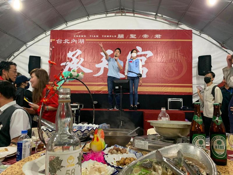 ▲日前颱風導致台北市豪雨成災,蔣萬安卻未取消選舉行程,吳思瑤痛斥,這是將人民生命安全放在自身利益之後。(圖/翻攝自李建昌臉書)