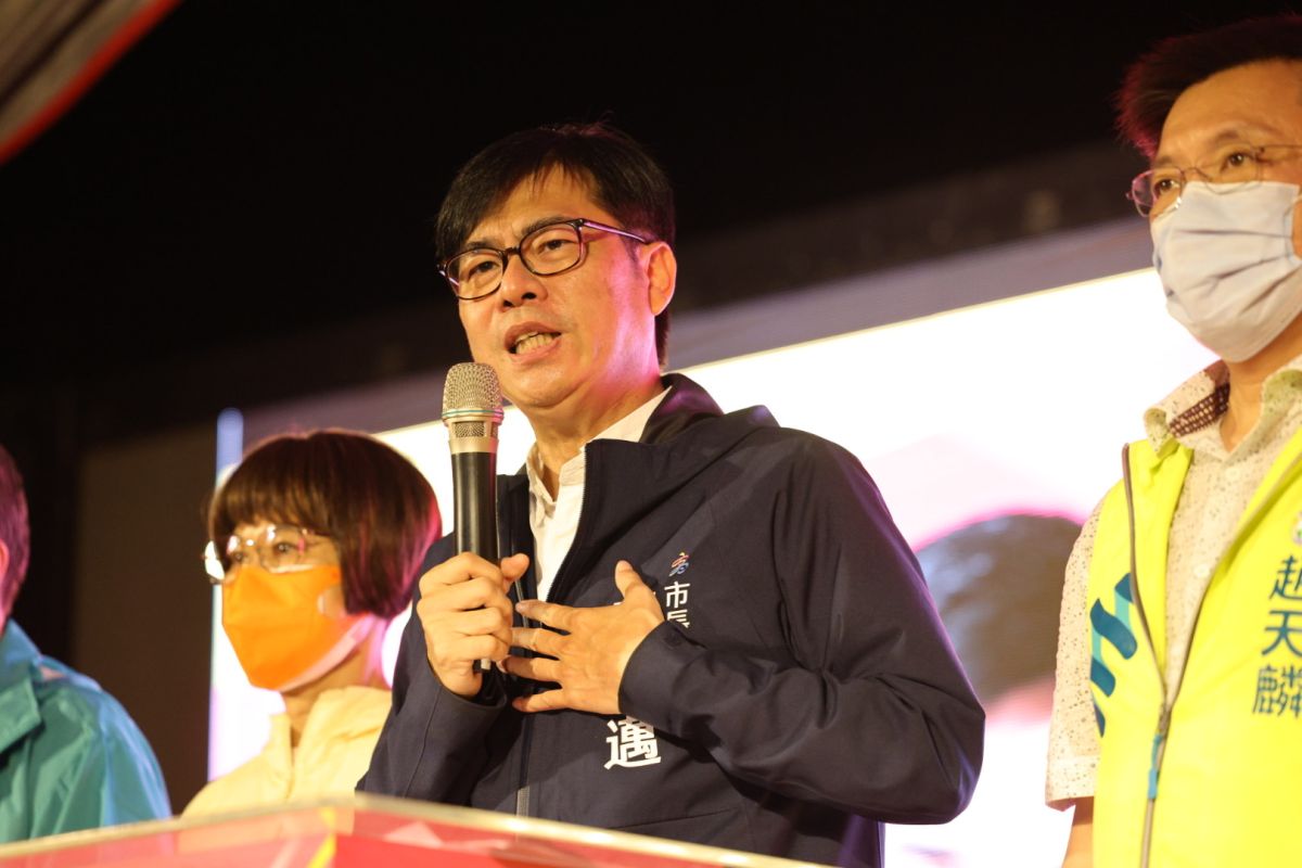 ▲高雄市長陳其邁為投身社會運動已繳清醫療公費生罰款，卻遭爆料未盡公費生義務。（圖／陳其邁再拼四年競選辦公室提供）