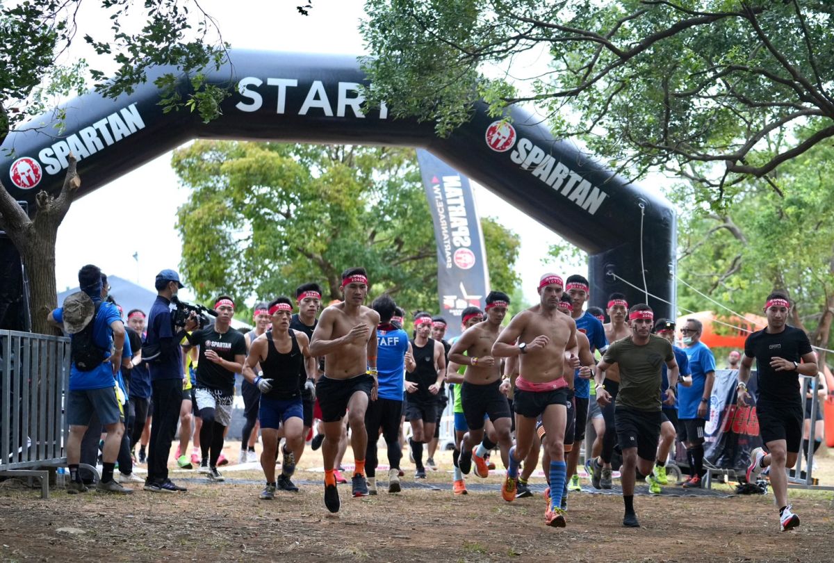 ▲超級賽SUPER的男子精英組出發。大會提供