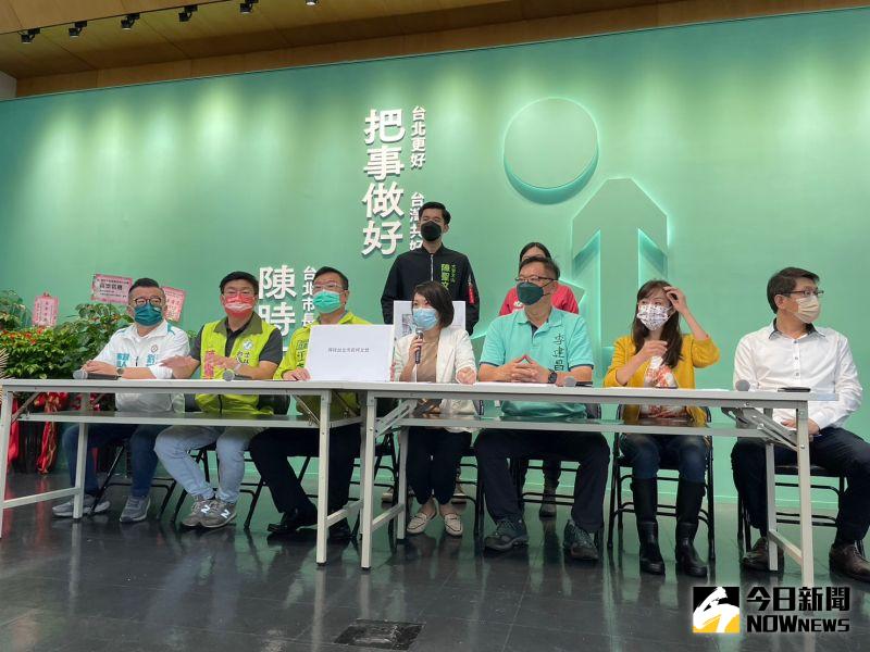 ▲民進黨召開「尋找台北市長柯文哲」記者會，提及暴雨造成多處災情，要求柯文哲市民道歉。（圖／記者陳威叡攝，2022.10.17）