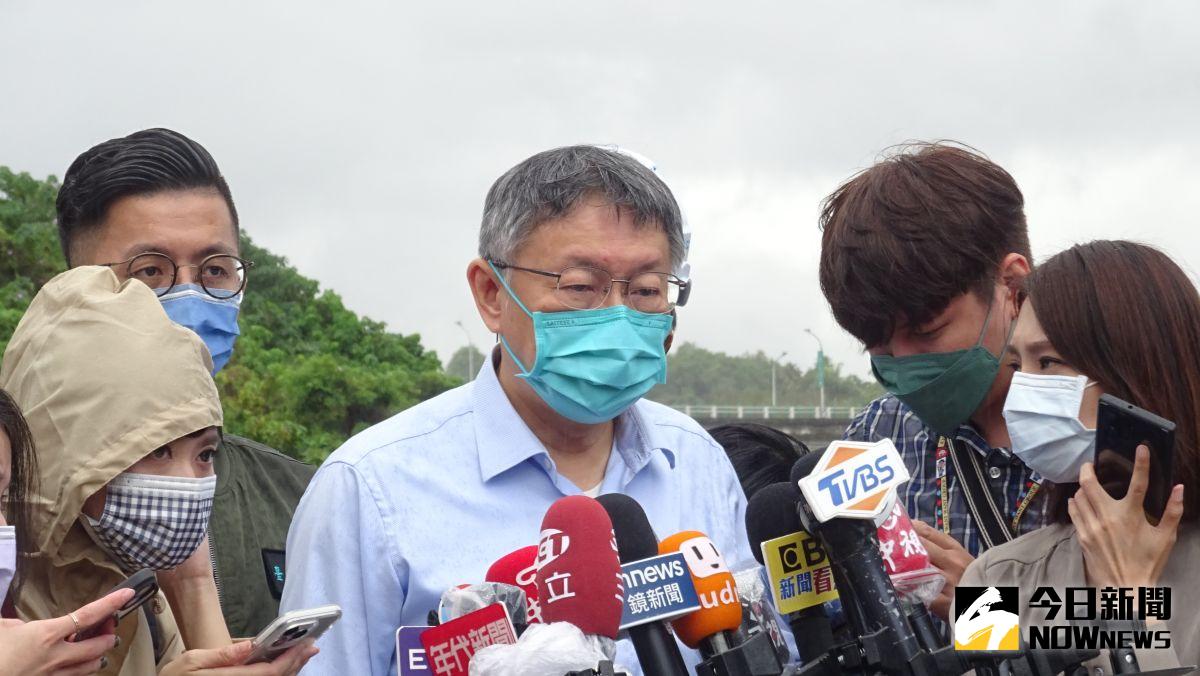 ▲台北市長柯文哲視察基隆河水門開啟。（圖／記者呂炯昌，2022.10.17）