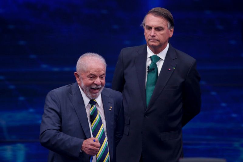 ▲巴西總統大選結果出爐，現任總統波索納洛（右）連任失利，前總統魯拉（左）成功東山再起。（圖／美聯社／達志影像）