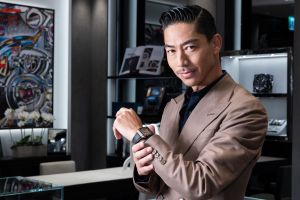 國民姊夫AKIRA靠「2秘密」當新手帥爸 林志玲認:很幸福 ▲AKIRA佩戴的HUBLOT高階運動錶,是品牌最新推出的方形Square Bang Unico系列腕錶。(圖/HUBLOT提供)