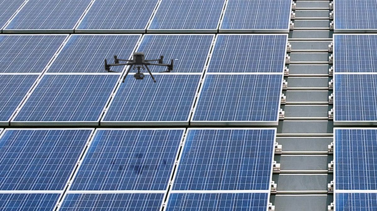 ▲友達以無人機搭配IR Sensor熱顯像技術進行全方面模組健檢，有效降低人力成本並提升發電量。（圖／友達提供）