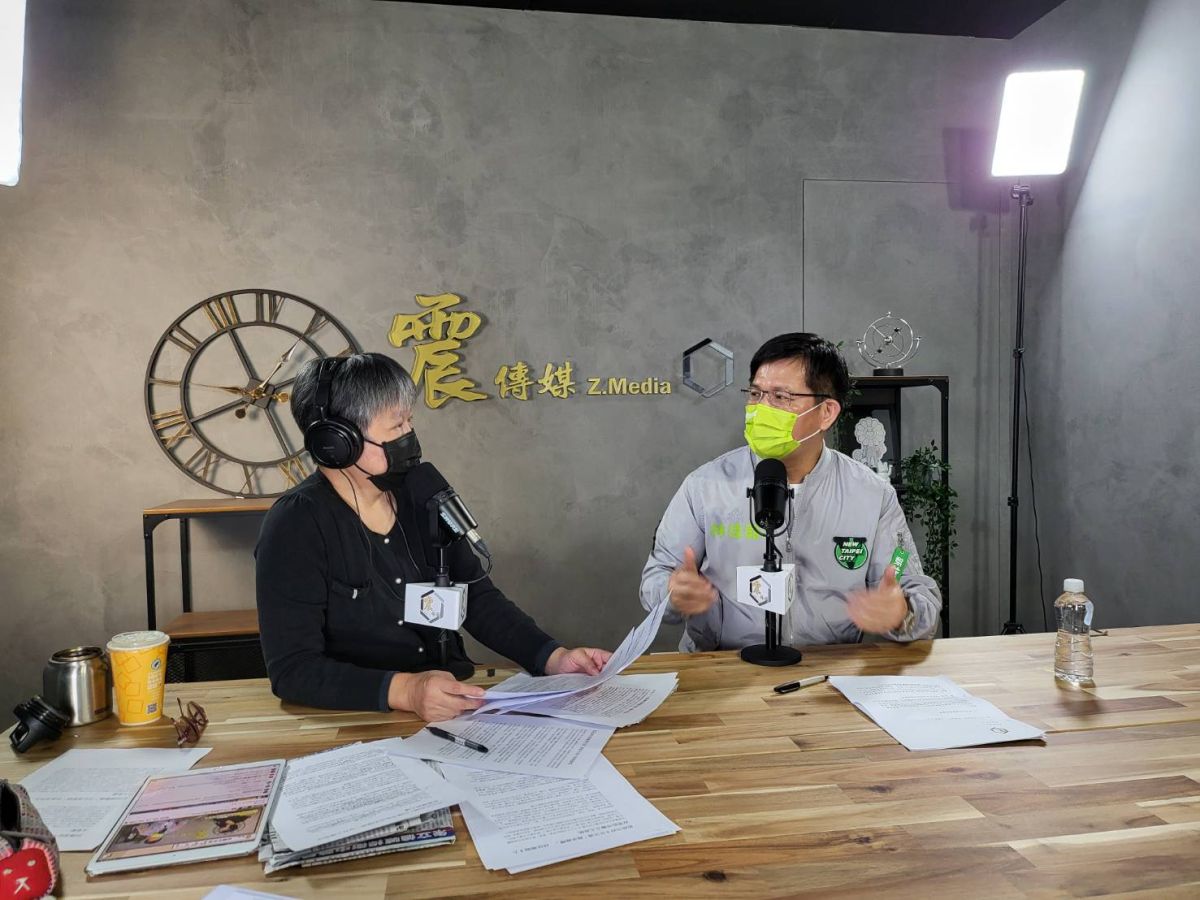 ▲林佳龍接受震傳媒主持人黃光芹專訪，指出聆聽板橋人心聲，新北耶誕城可多元、可換區辦理。（圖 ／林佳龍競選辦公室提供）