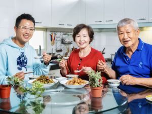 ▲溫士凱擁有作家、廣播主持人、專業學者、演講師、美食及文創美學講師等多重身份。（圖／資料照片）