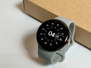 ▲Google Pixel Watch智慧錶開箱。（圖／記者周淑萍攝）