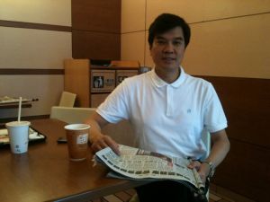 ▲黃義交17日傍晚在內湖自宅墜樓過世,舊愛周玉蔻、何麗玲動向備受關注。(圖/翻攝自黃義交臉書) ▲黃義交17日傍晚在內湖自宅墜樓過世,舊愛周玉蔻、何麗玲動向備受關注。(圖/翻攝自黃義交臉書)