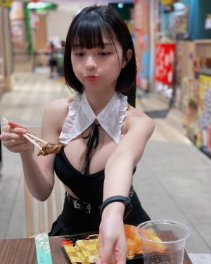 ▲▼瑋兒喜歡性感穿搭,以展露身材曲線。(圖/翻攝自瑋兒IG) ▲▼瑋兒喜歡性感穿搭,以展露身材曲線。(圖/翻攝自瑋兒IG)