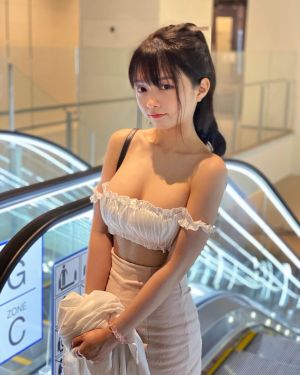 ▲▼瑋兒喜歡性感穿搭,以展露身材曲線。(圖/翻攝自瑋兒IG) ▲▼瑋兒喜歡性感穿搭,以展露身材曲線。(圖/翻攝自瑋兒IG)