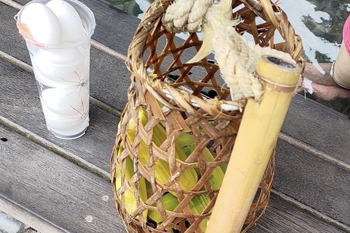 ▲一名網友控訴，他在清水地熱公園熱水池內煮了2根玉米，最後卻只剩一根，懷疑是被偷走。（圖／翻攝自爆怨公社）