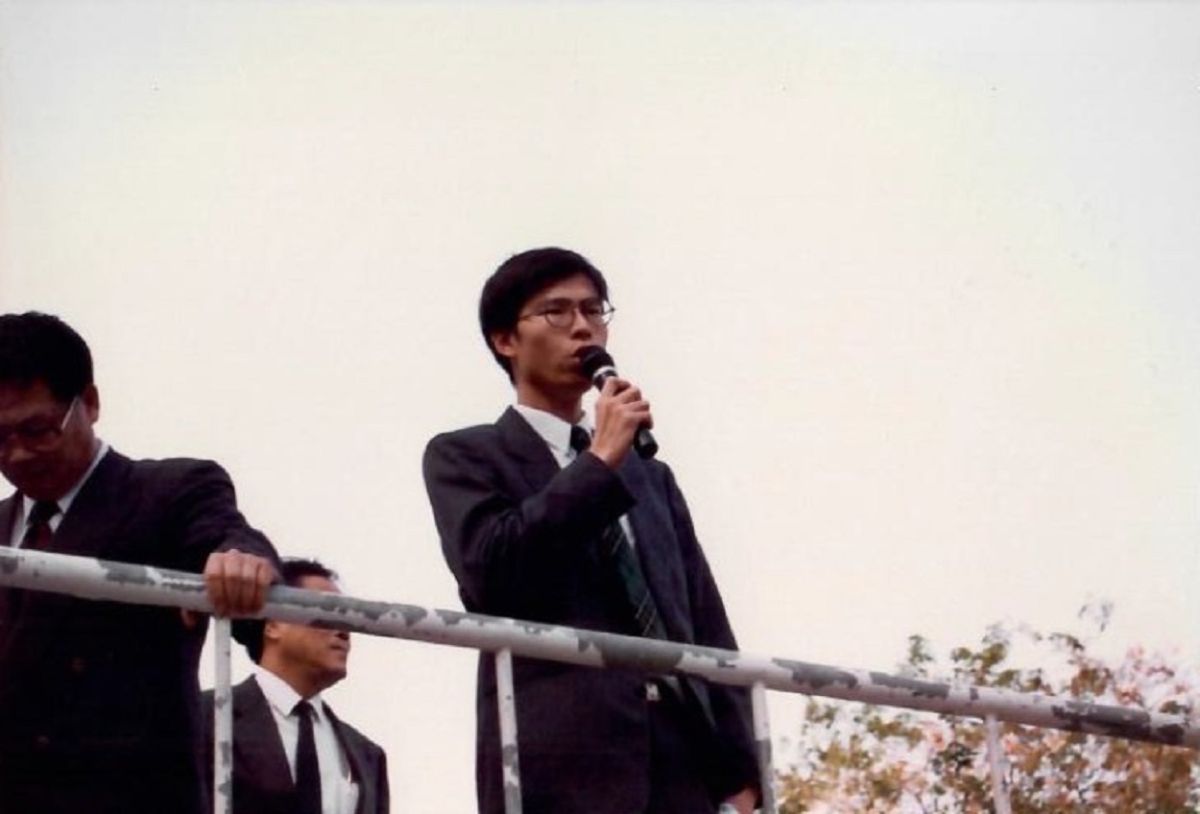 ▲遭爆公費學醫未盡義務，陳其邁表示，廿多年前就照規定返還公費，且他從習醫，從事環保及社會運動到投入政治，都沒改變初衷，大家都可見證他2、30年來的努力。（圖／陳其邁再拚四年競選辦公室提供）