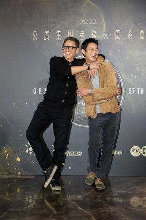 ▲曹瑞原導演（左）、吳慷仁的《斯卡羅》包辦大獎提名。（圖／公視）