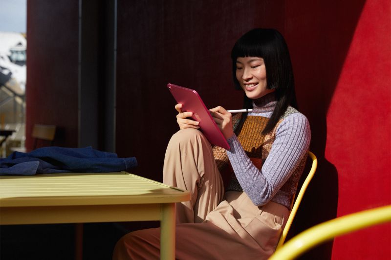 ▲第10代iPad除了起跳價變高以外,舊款iPad air5、iPad mini不降反漲更是讓網友相當不滿。(圖/官方提供)
