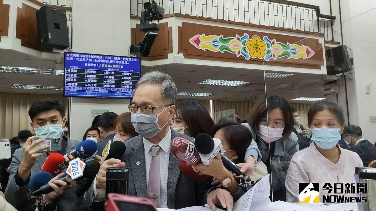 ▲今（19）日衛福部長薛瑞元表示，補打方案確定上路，詳細內容將由指揮中心公布。（圖／記者許若茵攝，2022.10.19）