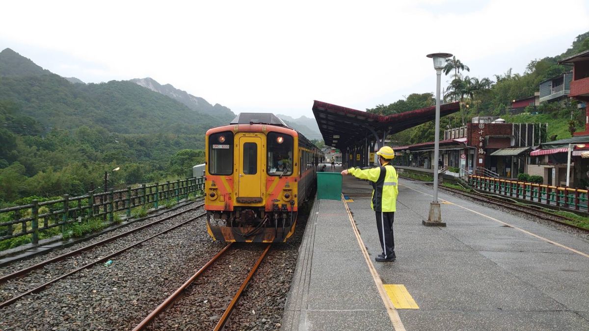 ▲產工今（29）日表示，留才津貼仍與基層期望有落差，而人力問題就是安全問題，台鐵應重視留才問題。（示意圖／NOWnews資料照）