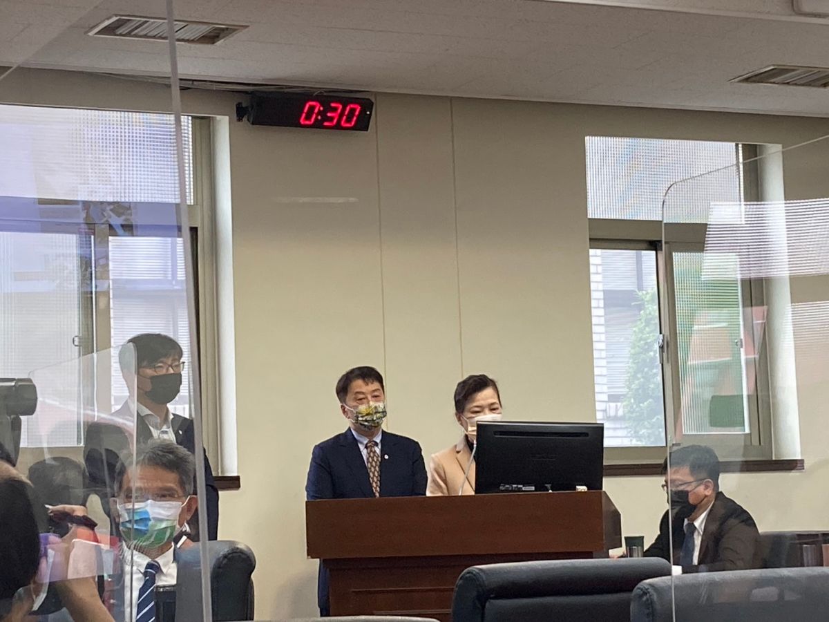 ▲民眾黨新竹市長參選人高虹安博士論文抄襲疑慮延燒，民進黨立委今緊盯論文爭議後續，經濟部長王美花今（19）日對此發表看法。（圖／記者鄭妤安攝影）