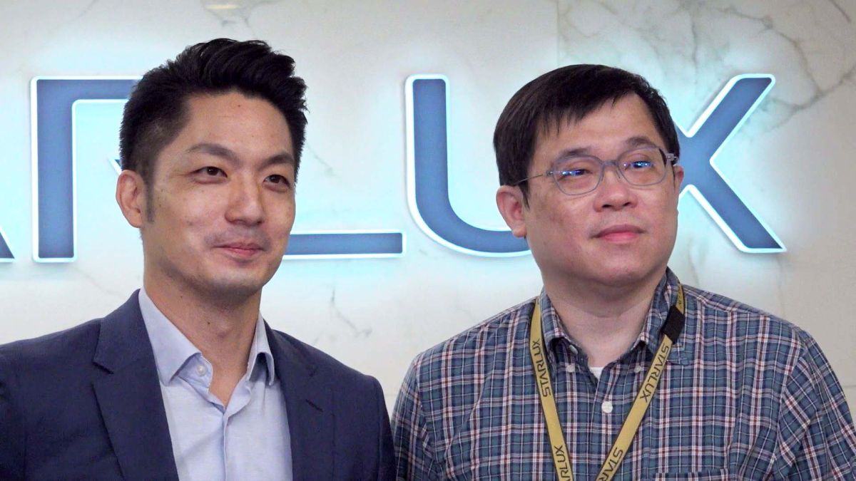 ▲黃珊珊、陳時中與蔣萬安一前一後前往星宇航空參訪，媒體問三名候選人比較欣賞誰？張國煒受訪喊，「不要挖坑給我跳」。（圖／記者嚴俊強攝，2022.10.19）