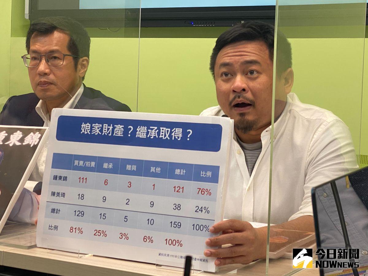 ▲鍾東錦日前於公開場合稱存款27萬怎娶媳，洪申翰痛批這說法是向平凡年輕人開嗆。（圖／記者陳威叡攝，2022.10.19）