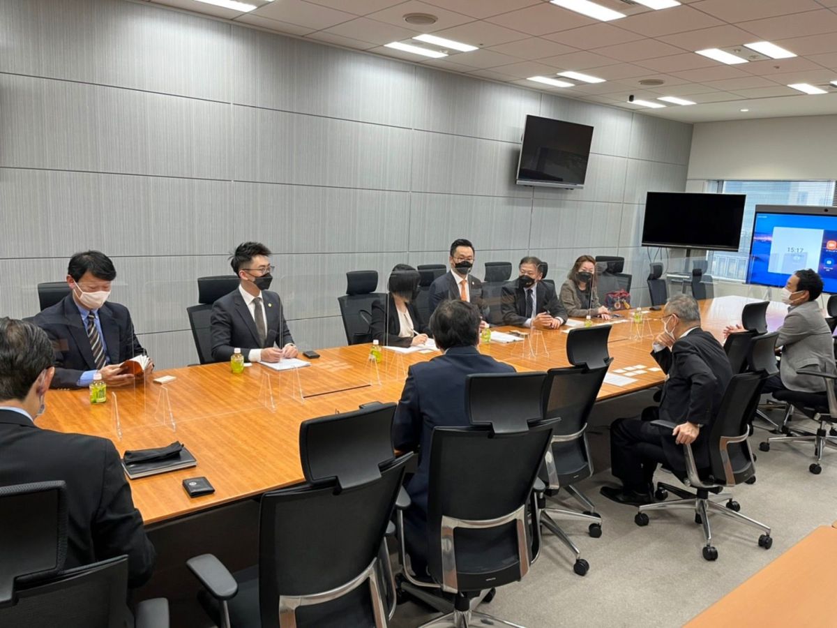 ▲ 台灣虎航董事長陳漢銘(右三面對)拜會日本旅行業協會，瞭解目前日本市場對於國際旅遊的需求。（圖／虎航提供）