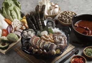 築間登新北中和!蔬食鍋料吃到飽 免費升級1.5倍雪花牛 ▲輕奢「龍王鍋」大啖12種海鮮及肉品。(圖/築間餐飲集團提供)