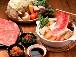 築間登新北中和!蔬食鍋料吃到飽 免費升級1.5倍雪花牛 ▲王品集團「和牛涮」目前推出免費升級「澳洲金牌純血和牛吃到飽」優惠。(圖/王品集團提供)