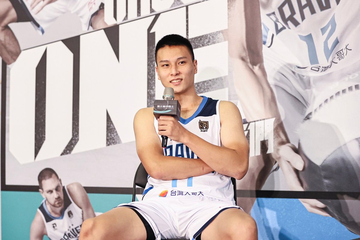 ▲在昨日宣布陣中本土大前鋒曾祥鈞離隊之後，臺北富邦勇士今（16）日宣布與射手洪楷傑簽下複數年合約，雙方正式完成續約。他上賽季上場時間約16分鐘，場均可以得到5.5分2籃板1.7助攻。（圖／富邦提供）